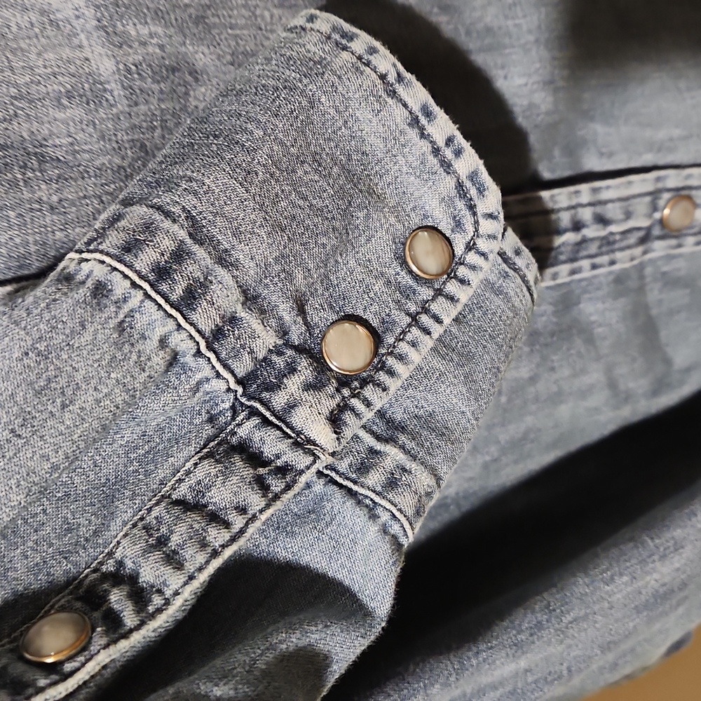 ❤️ J CREW CHAMBRAY WESTERN SHIRT / TOP WITH SNAP SHELL BUTTONS, 6 - Picture 7 of 11